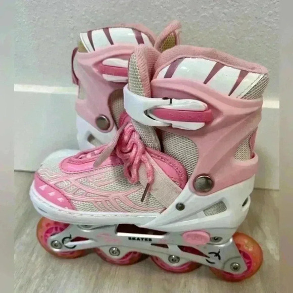 XMBT Girls Small Size 31-34 Inline‎ Skates Rollerblades Adjustable Size 5-8 Year - Picture 1 of 5